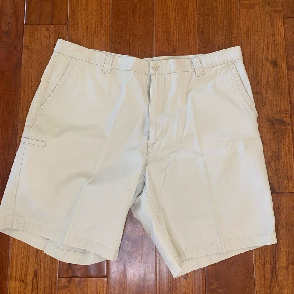 DOCKERS  Shorts Men's 42 Beige Flat Front 5 Pockets Timber Wolf Tan 100% cotton